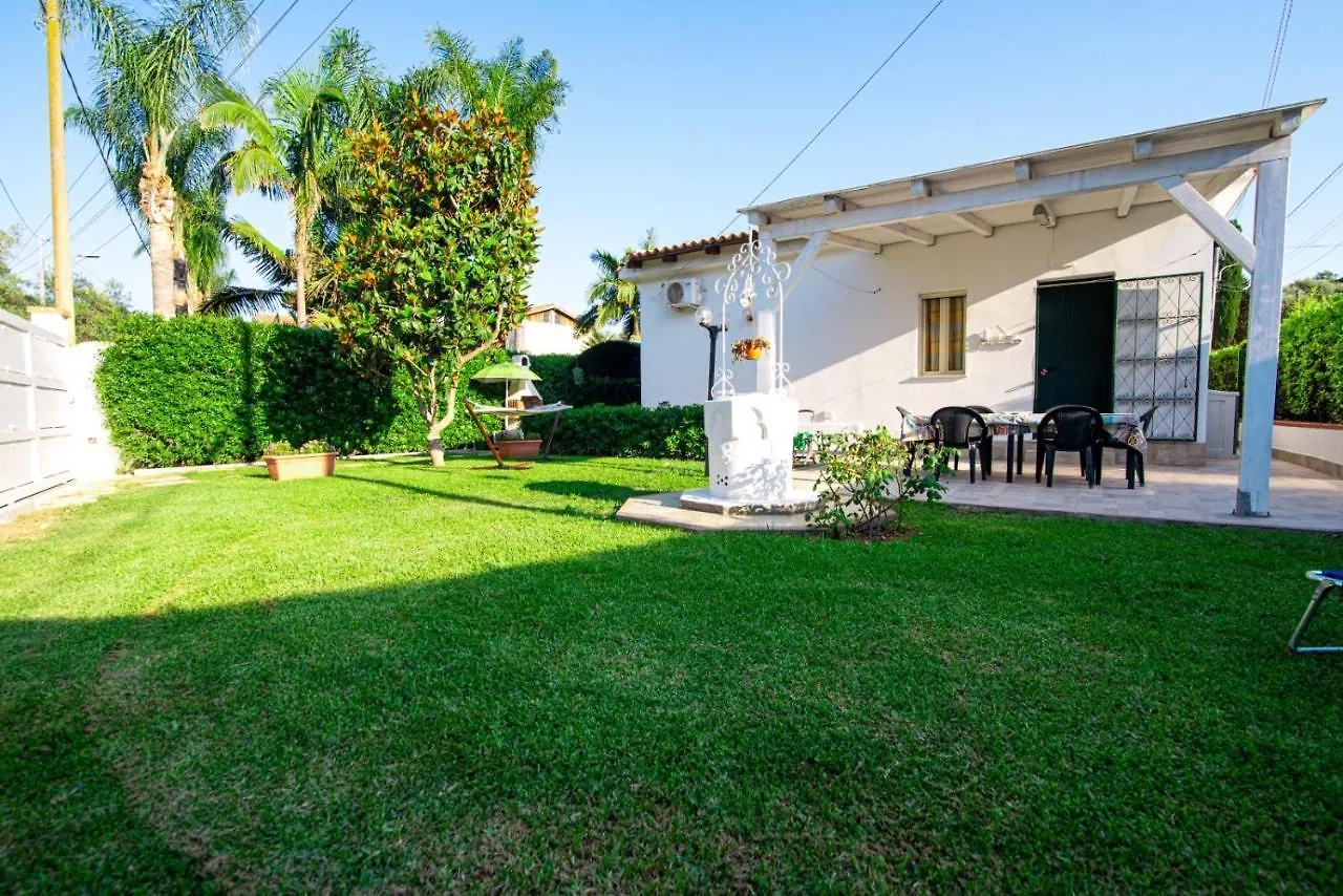 Paradise Beach A 100Mt Dal Mare Di Gallina contacts